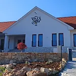 Zeta Wine &