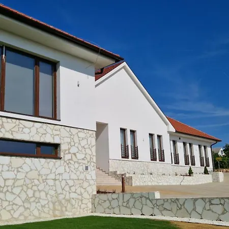 Zeta Wine & Villa *