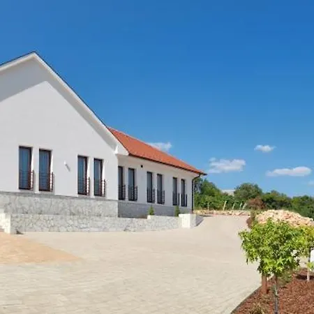 Zeta Wine & Villa